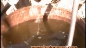 Опускание зонда теплового насоса в скважину