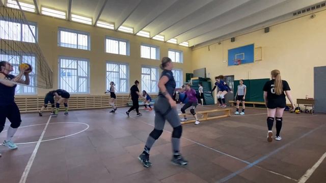 Волейбол, 15.06.2022, тренировка ВК Русская рулетка, выпрыгивания из низкого приседа смотреть онлайн