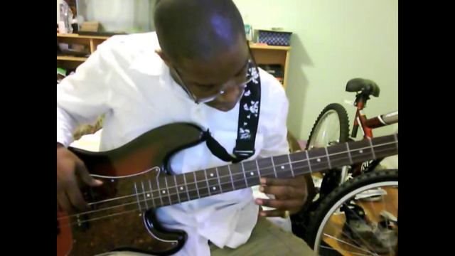 Gorillaz- Feel Good Inc. (Bass Cover) смотреть онлайн