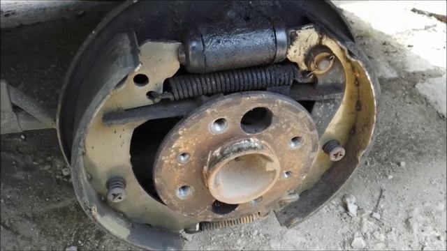 ЗАМЕНА ЗАДНЕГО ТОРМОЗНОГО ЦИЛИНДРА БЕЗ СНЯТИЯ КОЛОДОК. ВАЗ классика. смотреть онлайн