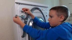 ✅ Почему прыгает новая стиральная машина Как снять транспортировочные болты (4 болта)