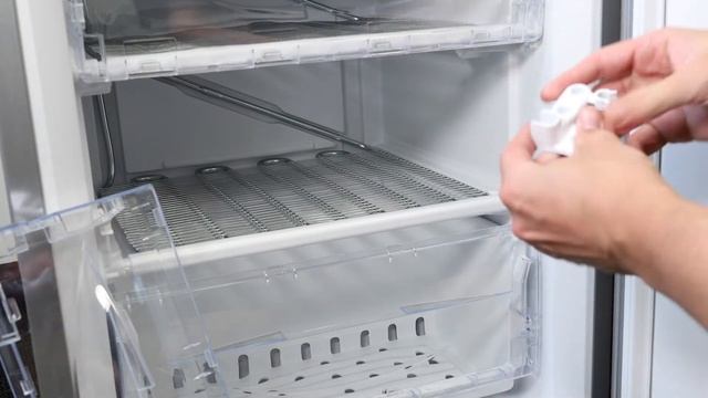 How to Replace an Ariston Fridge Freezer Flap Hinge смотреть онлайн