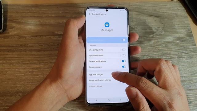 Galaxy S20/S20+: How to Enable/Disable Text Messages App Icon Badges смотреть онлайн