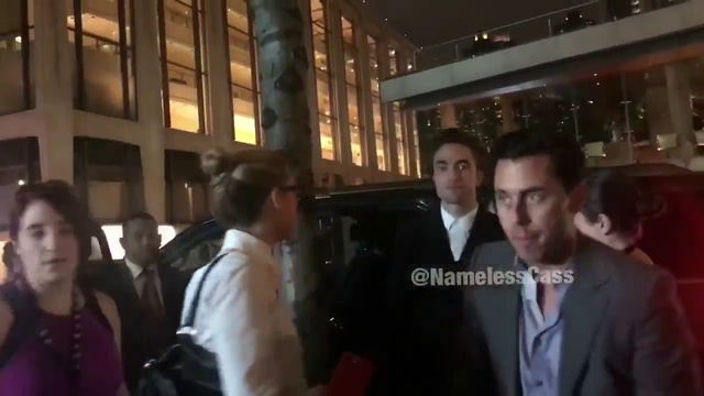 Okay so here’s Rob arriving to the festival the red carpet is inside behind the door so I wasn’t abl смотреть онлайн