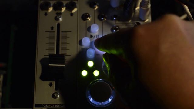 QU-Bit Tri Ger Synced with 4MS QCD смотреть онлайн