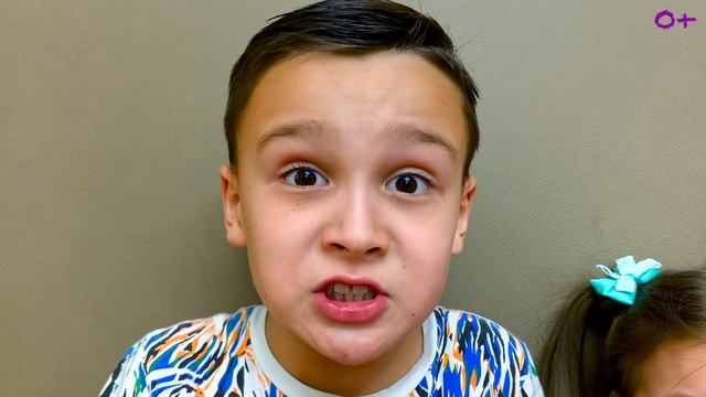 Играют с питомцами - Адам и Алиса устроили домашний зоопарк смотреть онлайн