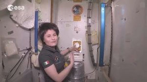 Как ходят в туалет в космосе