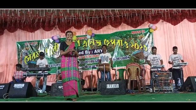 Jhumur Git Gahe Ami Hilay Dibo Re || New Jhumur Stage Program || Sumita Saren || Jhakas Music Band смотреть онлайн