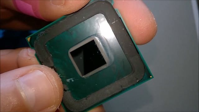 Delidding Intel Core 2 Duo E4300 with a pocket knife смотреть онлайн