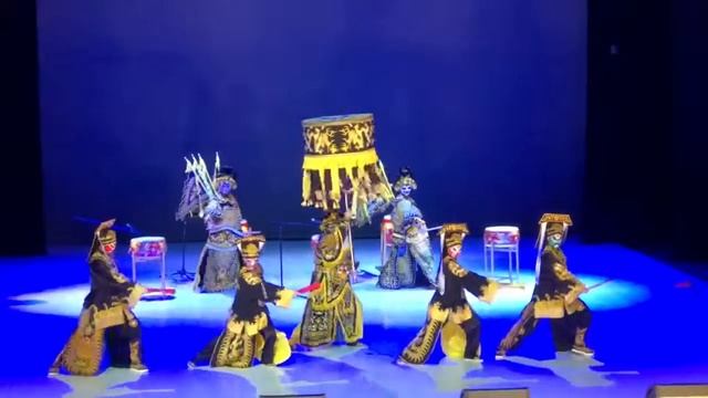 Китайское шоу «Армия Золотого Дракона. Антре» смотреть онлайн