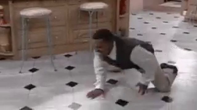 Упал человек смотреть онлайн