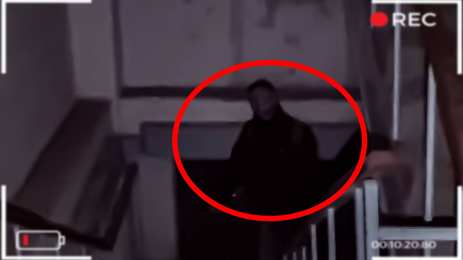 На меня напал странный человек, Ночь в заброшенном учебном корпусе смотреть онлайн