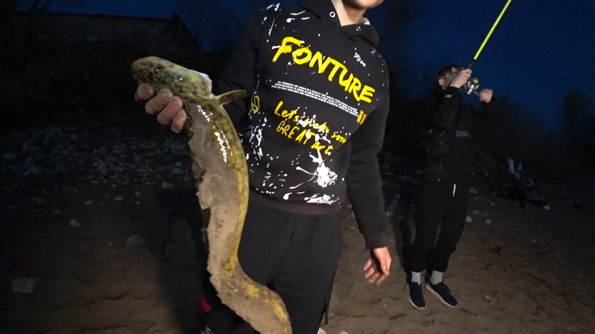 ПОТРЯСАЮЩЕ! ЖОР НАЛИМА В МАЕ! НЕВЕРОЯТНАЯ РЫБАЛКА ВЕЧЕРОМ НА РЕКЕ смотреть онлайн