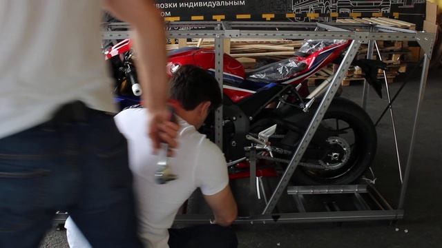 Unboxing Honda CBR1000RR-R SP Fireblade 2020 part 2 смотреть онлайн