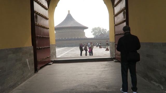 The Temple of Heaven and Tiantan Park in Beijing (China) смотреть онлайн