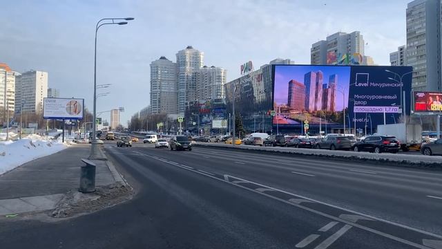 Ленинский проспект, г. Москва. Вид на ТЦ Рио, 14.02.2022 смотреть онлайн