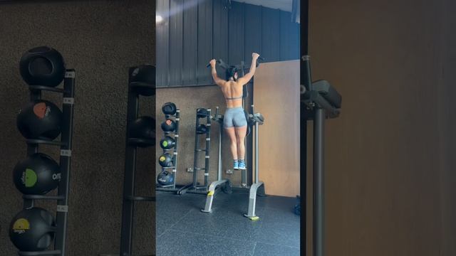 MIC’D UP ? Back & Biceps ?? pt.3 смотреть онлайн