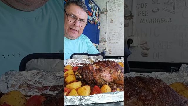 Свиная рулька с овощами сочная нежная. смотреть онлайн