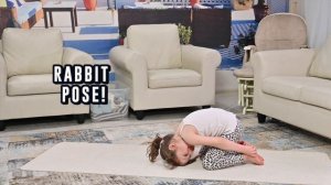 Йога с детьми. Позы ЖИВОТНЫХ. Алиса делает асаны животных из йоги! Еще и английскому учит!