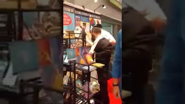 Usgames NYNOW Booth With Emilie Tarot Oracle Decks смотреть онлайн