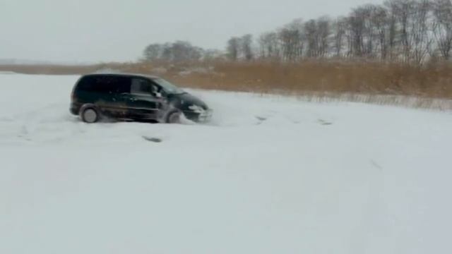 DANSING CAR. WV Sharan 4x4 Шаран на льду