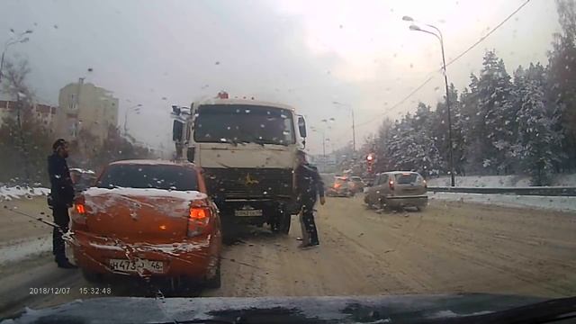 МАЗ потерял управление смотреть онлайн