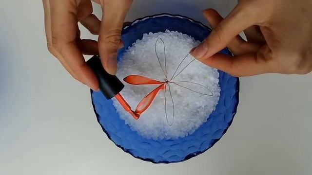 Nail polish earrings N.3 смотреть онлайн