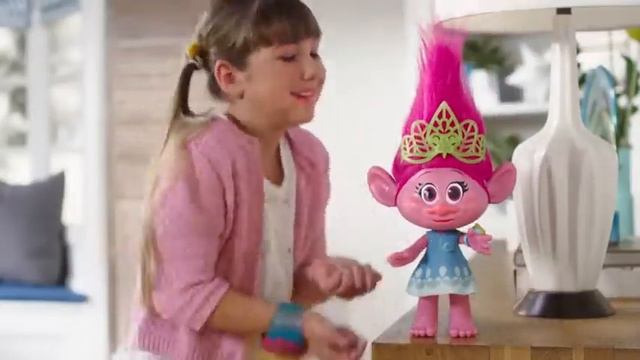 Поющая Тролль Розочка Поппи интерактивная игрушка Trolls смотреть онлайн
