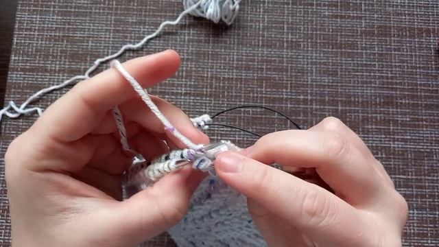 Чепчик "Гномик" спицами/ шапка для новорождённых резинкой 2×2 смотреть онлайн