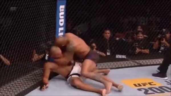 Dan Henderson vs Hector Lombard