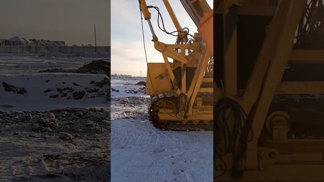Заезд копровой установки СП49 с молотом на свайное поле смотреть онлайн