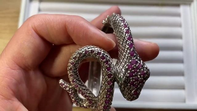 Серебряный браслет в виде змеи с рубинами смотреть онлайн