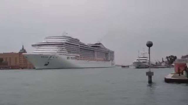 MSC leaving port смотреть онлайн
