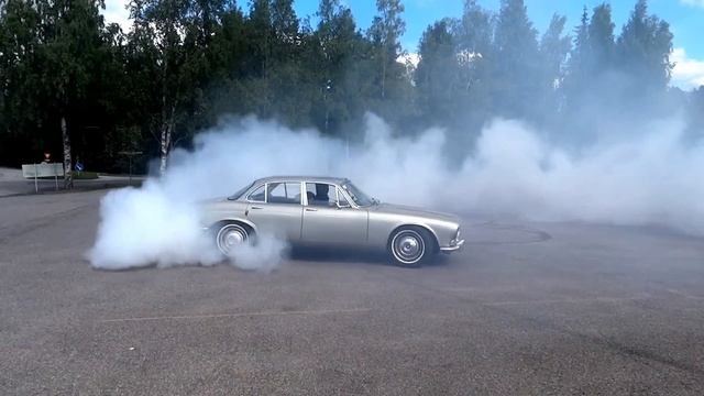 Jaguar Xj6 series 1 donut смотреть онлайн