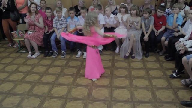 Восточный танец (школьный утренник) смотреть онлайн