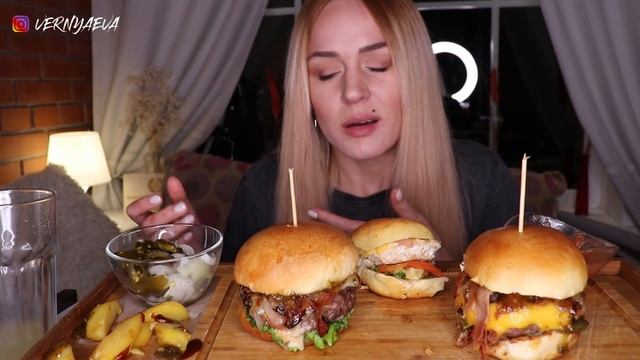 MUKBANG | Домашние бургеры, говядина, курица | Homemade burgers не ASMR смотреть онлайн