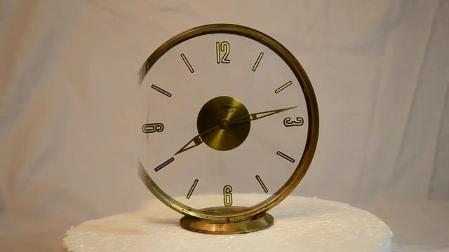 Настольные часы . ЗЧЗ . Сделано в СССР. смотреть онлайн