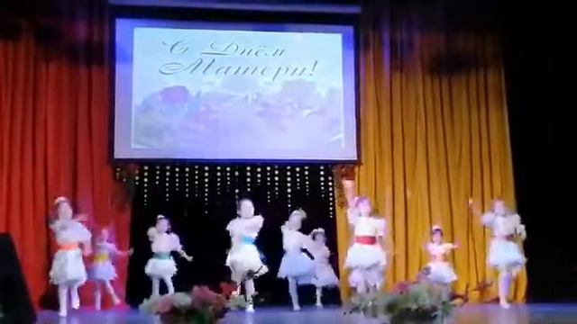 371 Хореографический коллектив Киндер Мы лапочки смотреть онлайн