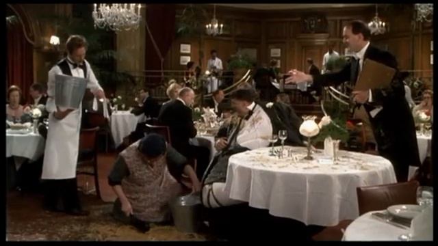 Monty Python - Mr Creosote смотреть онлайн