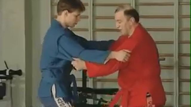 САМБО Ч14 Бросок через голову с упором стопы в живот смотреть онлайн