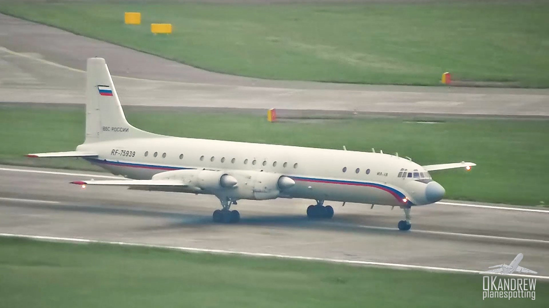 Как мягко притер. Ил-18 Дед советской авиации. Ещё летает. Посадка в Сочи. смотреть онлайн