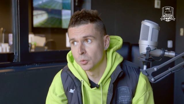 Голос стадиона, или кто этот человек из дикторской?