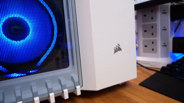 Corsair Crystal Series - Unbelievably Beautiful and Outstanding Airflow смотреть онлайн