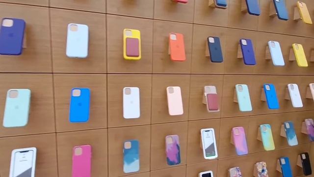 EXPLORING BIGGEST APPLE STORE IN ORCHARD ROAD SINGAPORE смотреть онлайн