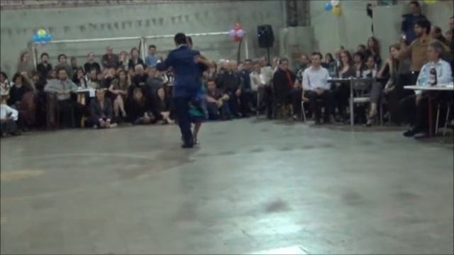 ROXANA SUAREZ Y SEBASTIAN ACHAVAL BAILANDO "EL PUNTAZO" EN LA MILONGA DEL MORAN смотреть онлайн