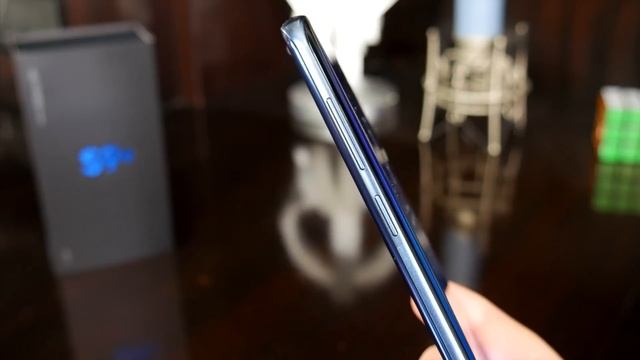 Samsung Galaxy S9+ Retail Unboxing & Impressions! (Coral Blue) смотреть онлайн