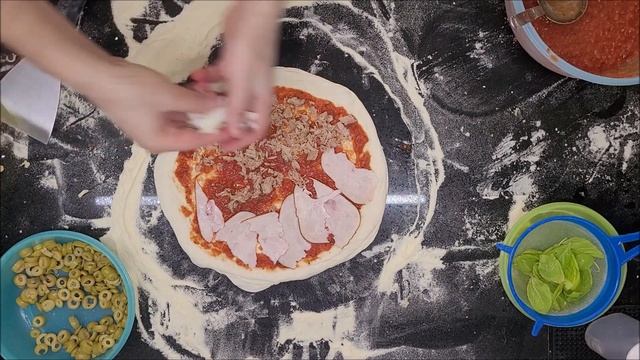 Пицца неаполитанская на закваске 48h! Фишка соус с добавлением трюфельной пасты! смотреть онлайн