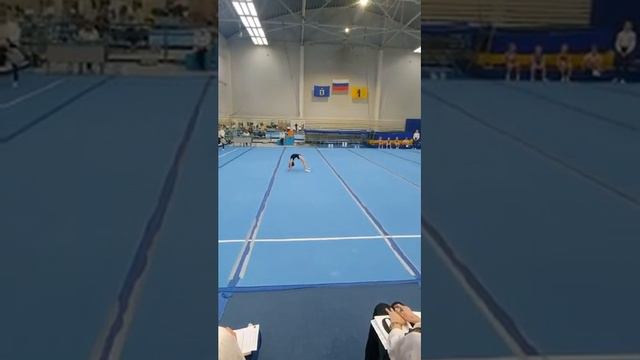 Соревнования по спортивной акробатике шпагат, перекидка смотреть онлайн