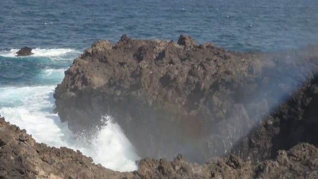 Остров Пальма Канарские Острова  Волны Атлантического Океана Вулканические  черные скалы