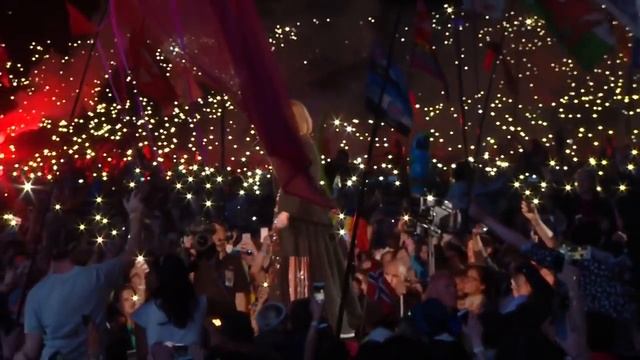 Adele - Make You Feel My Love (Glastonbury 2016)